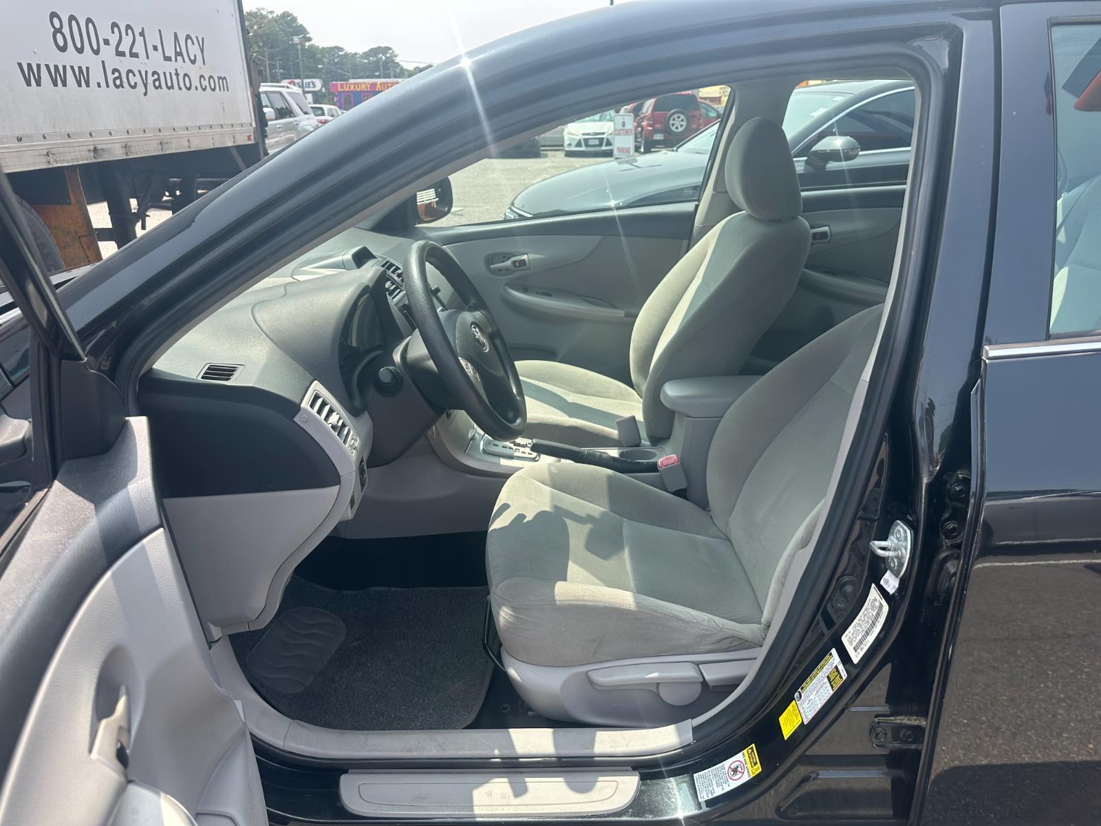 Vehicle image 17 of 28
