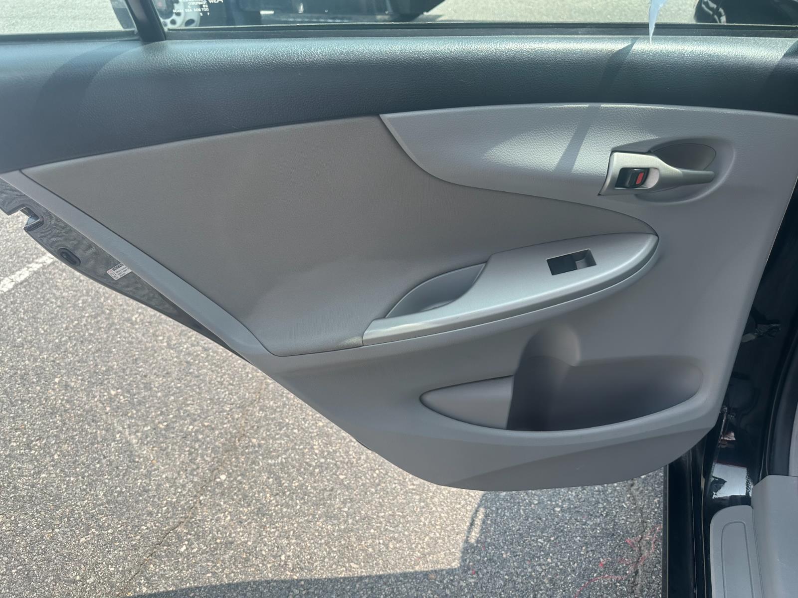 Vehicle image 18 of 28