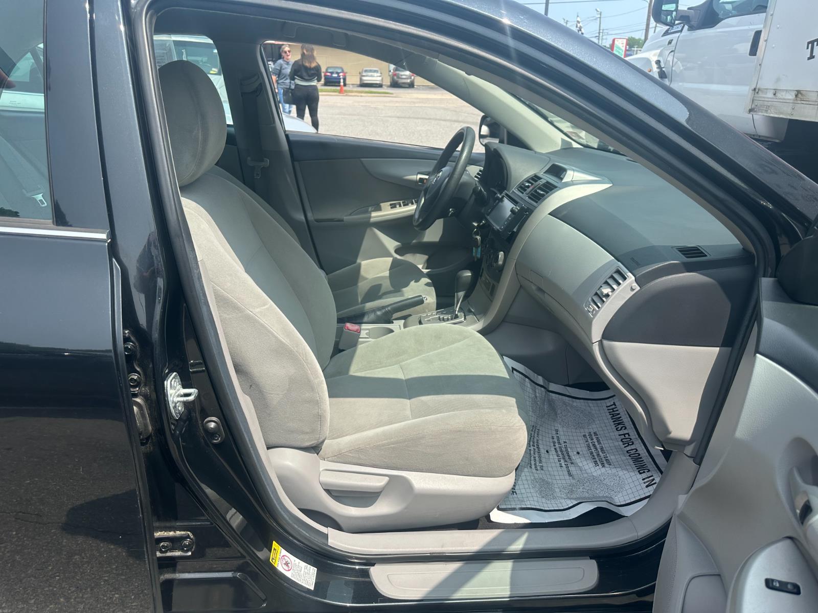 Vehicle image 27 of 28