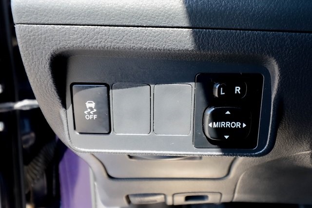 Vehicle image 37 of 67