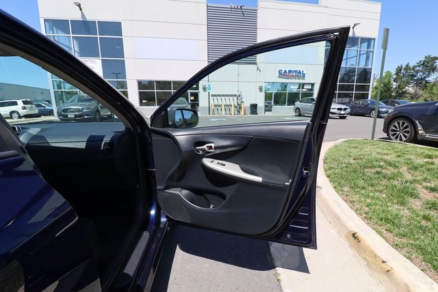 Vehicle image 38 of 67
