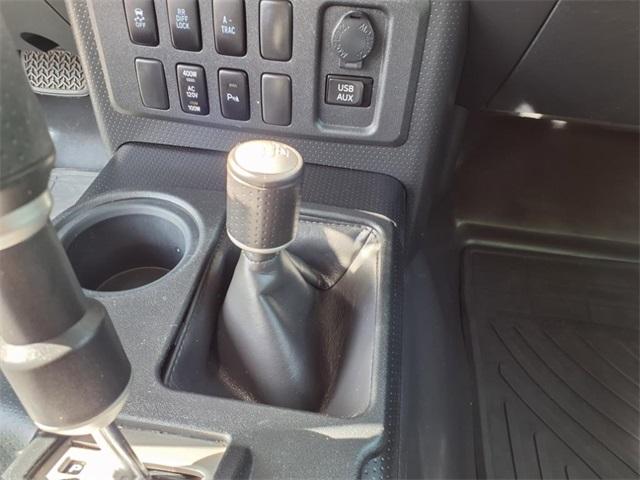 Vehicle image 21 of 23