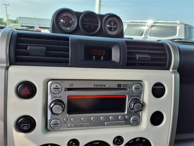 Vehicle image 17 of 23