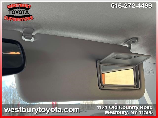 Vehicle image 31 of 34