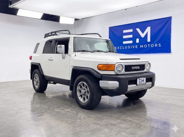 2013 Toyota FJ Cruiser Image 1 of 9