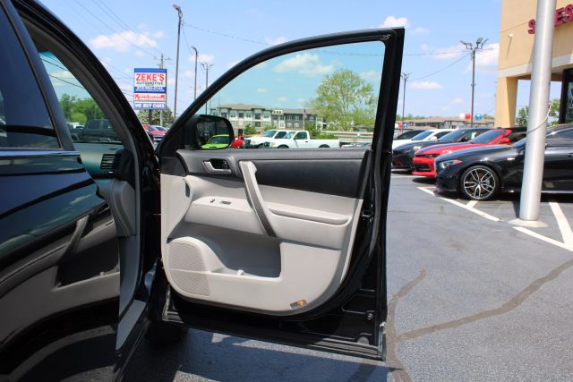 Vehicle image 29 of 40