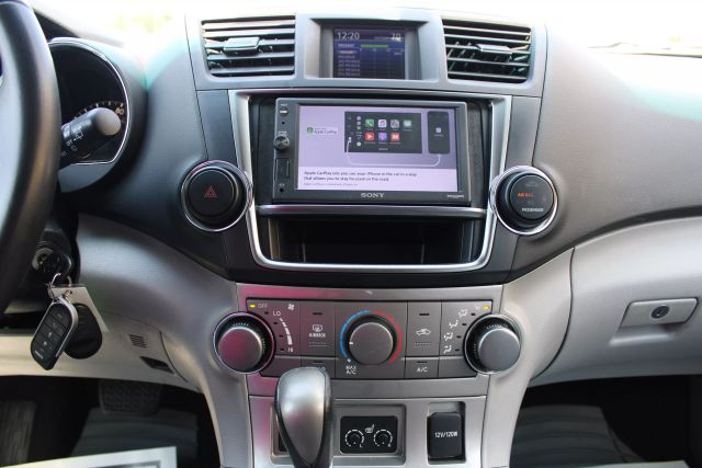 Vehicle image 10 of 40