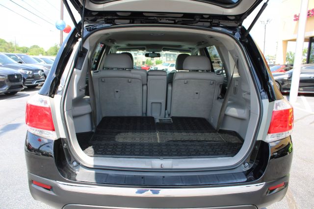Vehicle image 32 of 40
