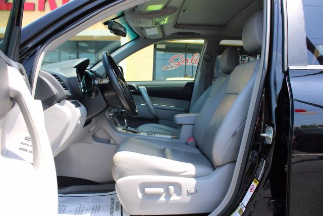 Vehicle image 9 of 40