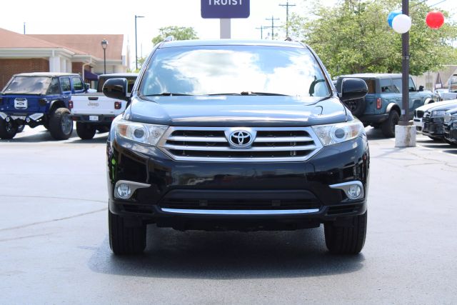 Vehicle image 2 of 40