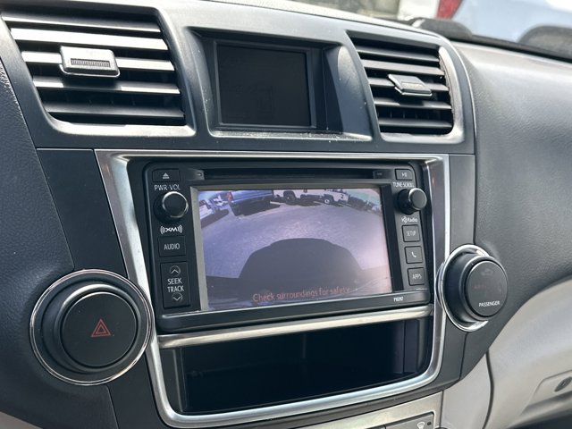 Vehicle image 21 of 25
