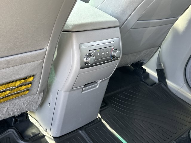 Vehicle image 14 of 25