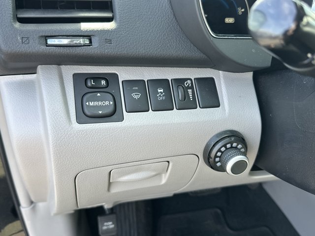 Vehicle image 17 of 25