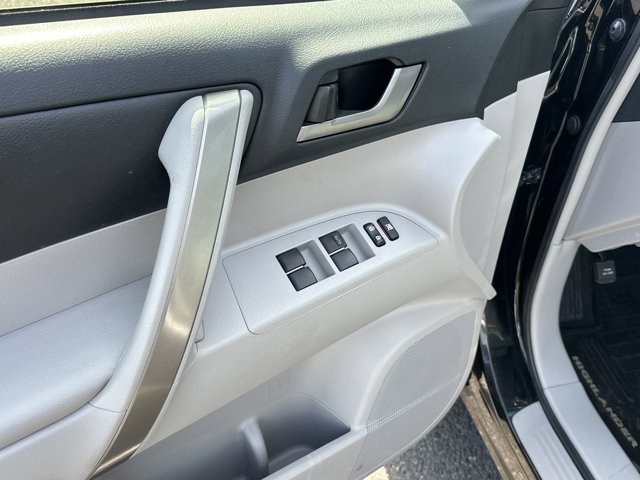 Vehicle image 15 of 25