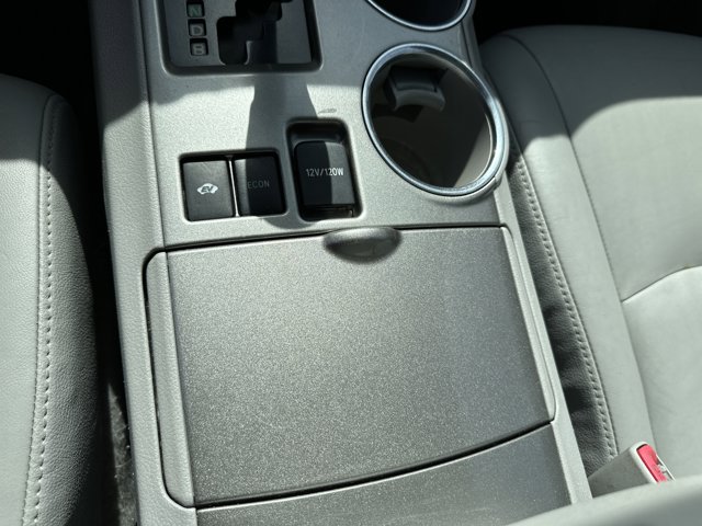 Vehicle image 23 of 25