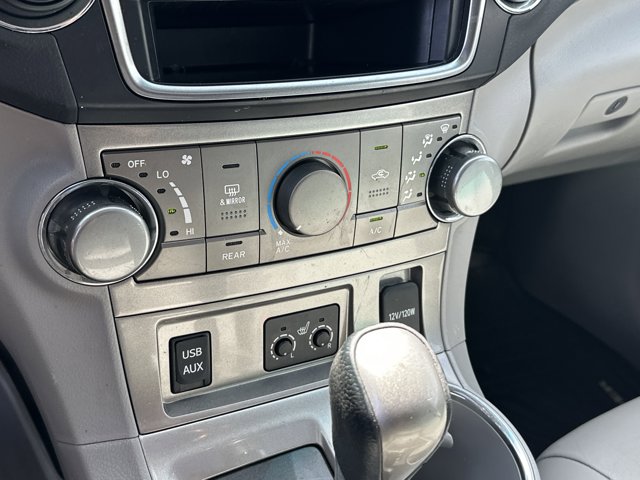 Vehicle image 22 of 25