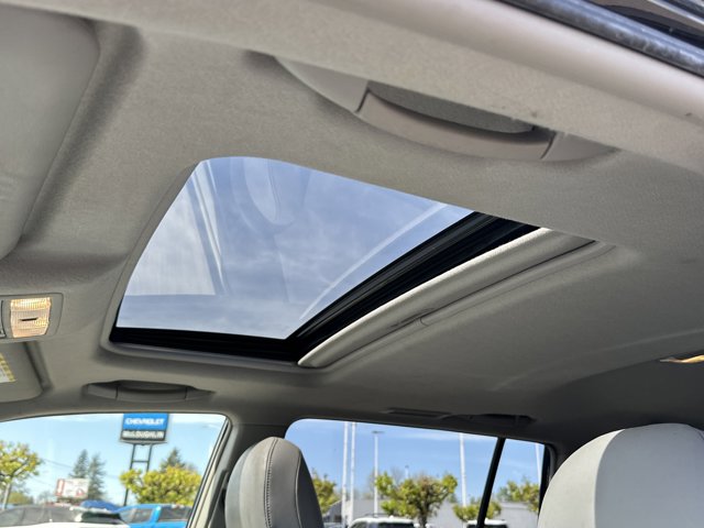 Vehicle image 16 of 25