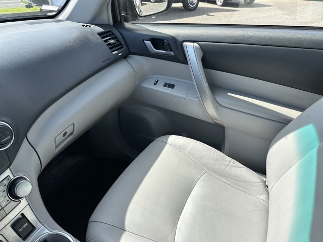 Vehicle image 24 of 25