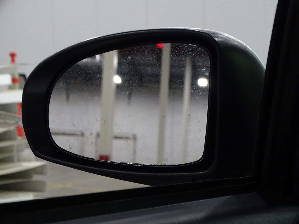Vehicle image 31 of 35
