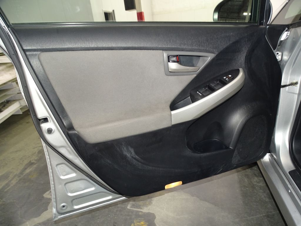 Vehicle image 13 of 35