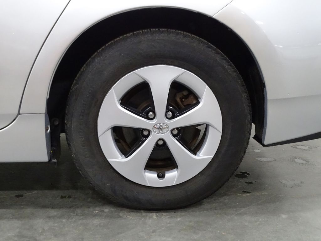 Vehicle image 33 of 35