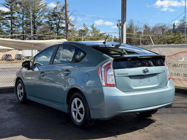 Vehicle image 10 of 47