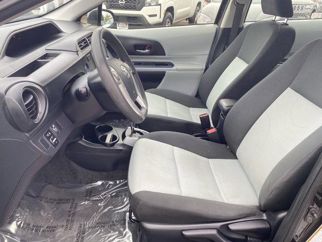 Vehicle image 12 of 25