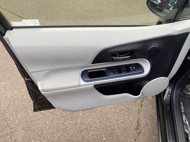Vehicle image 17 of 25