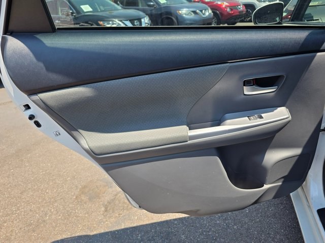 Vehicle image 26 of 38
