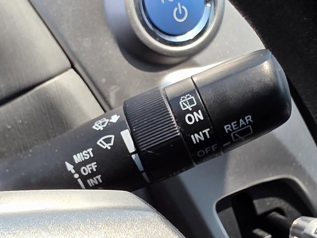 Vehicle image 32 of 38