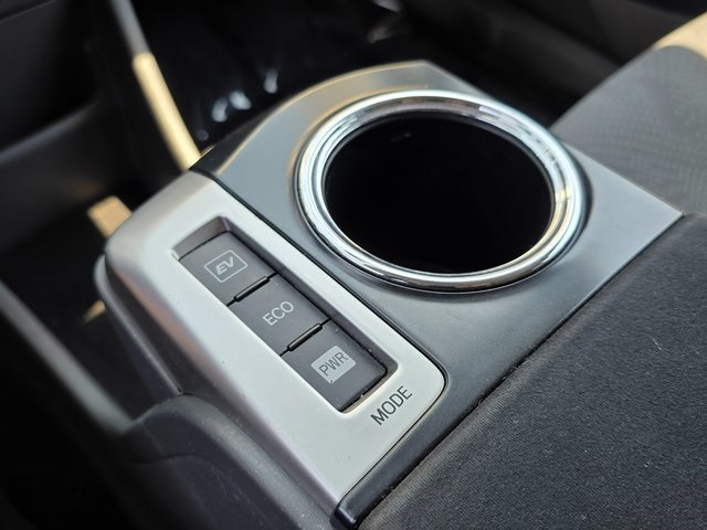Vehicle image 33 of 38
