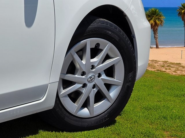 Vehicle image 8 of 38