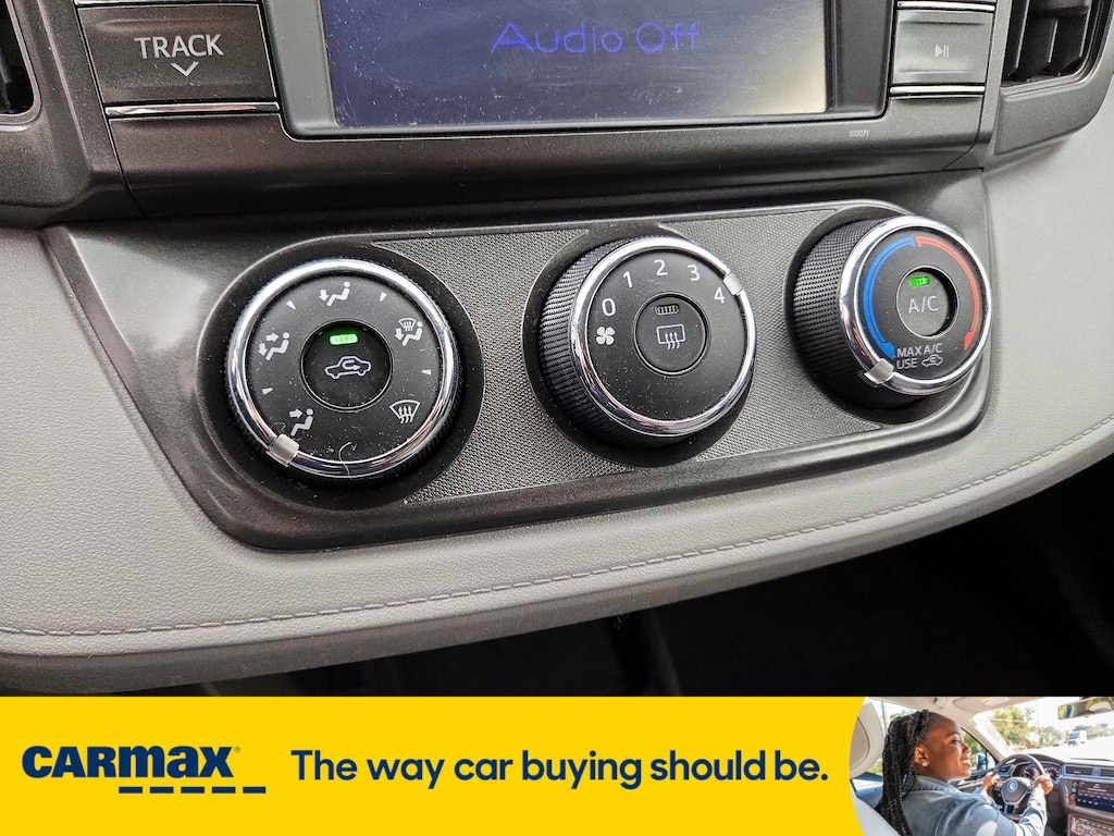 Vehicle image 21 of 27