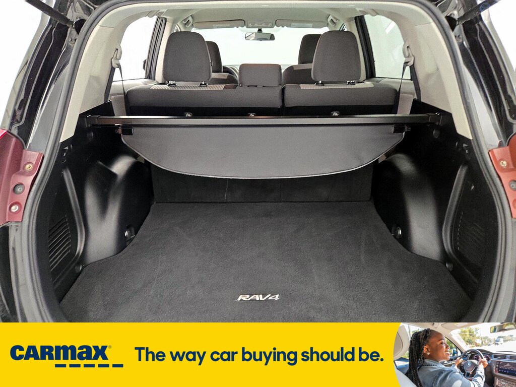 Vehicle image 25 of 27