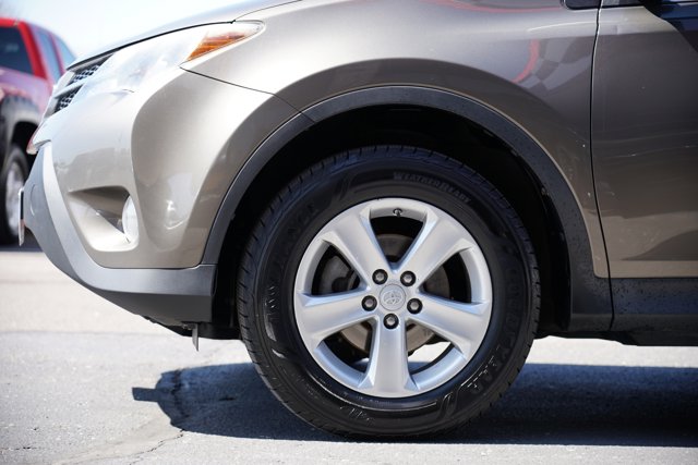 Vehicle image 10 of 27