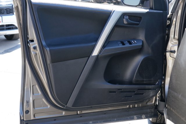 Vehicle image 13 of 27
