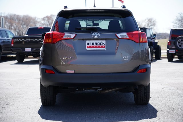Vehicle image 4 of 27