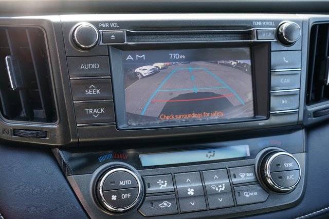 Vehicle image 25 of 27