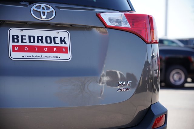 Vehicle image 9 of 27