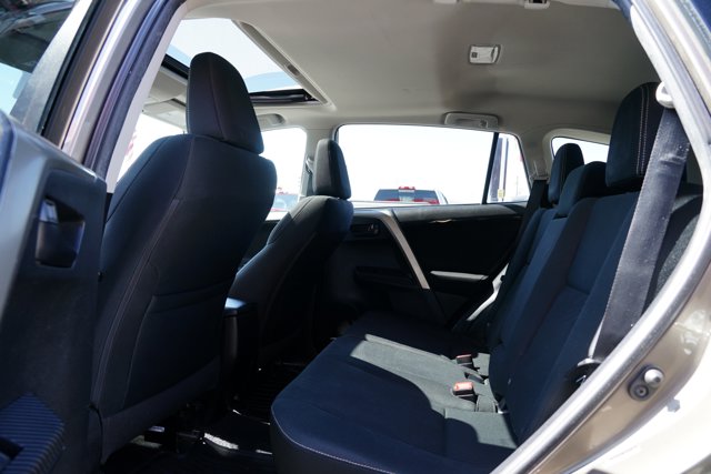 Vehicle image 17 of 27