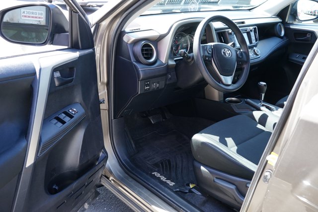 Vehicle image 12 of 27