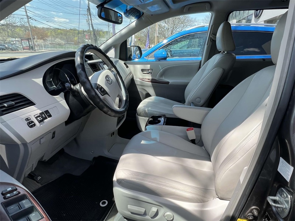 Vehicle image 11 of 37