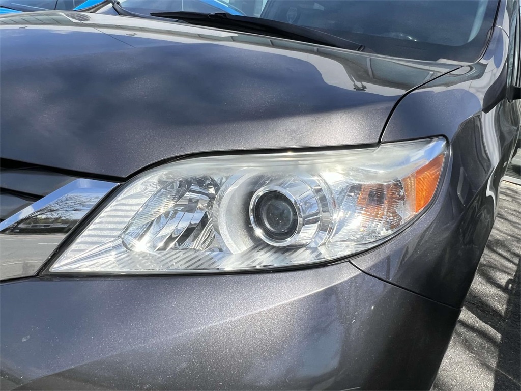 Vehicle image 7 of 37