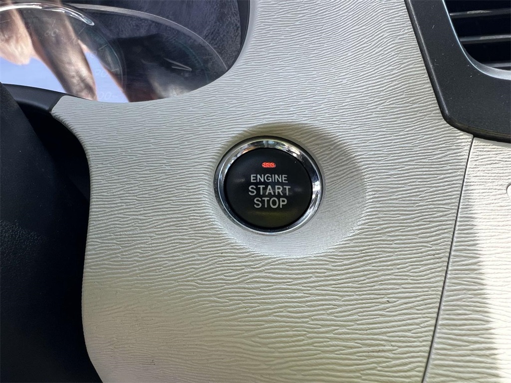 Vehicle image 25 of 37