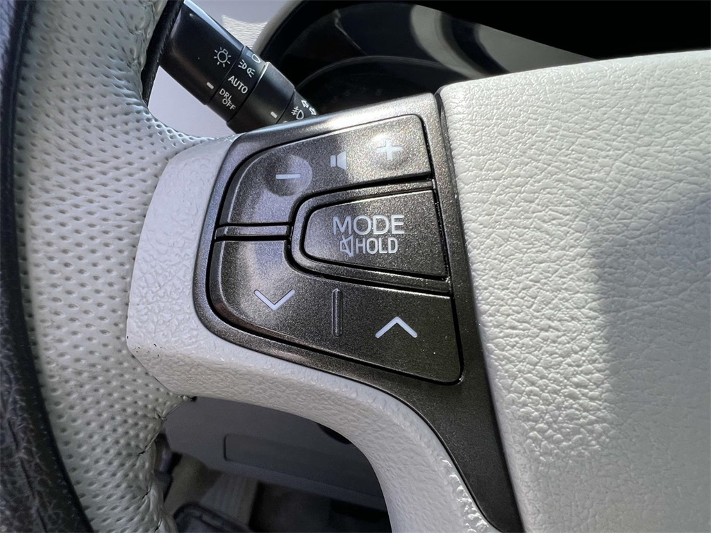 Vehicle image 34 of 37