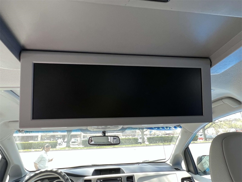 Vehicle image 17 of 37