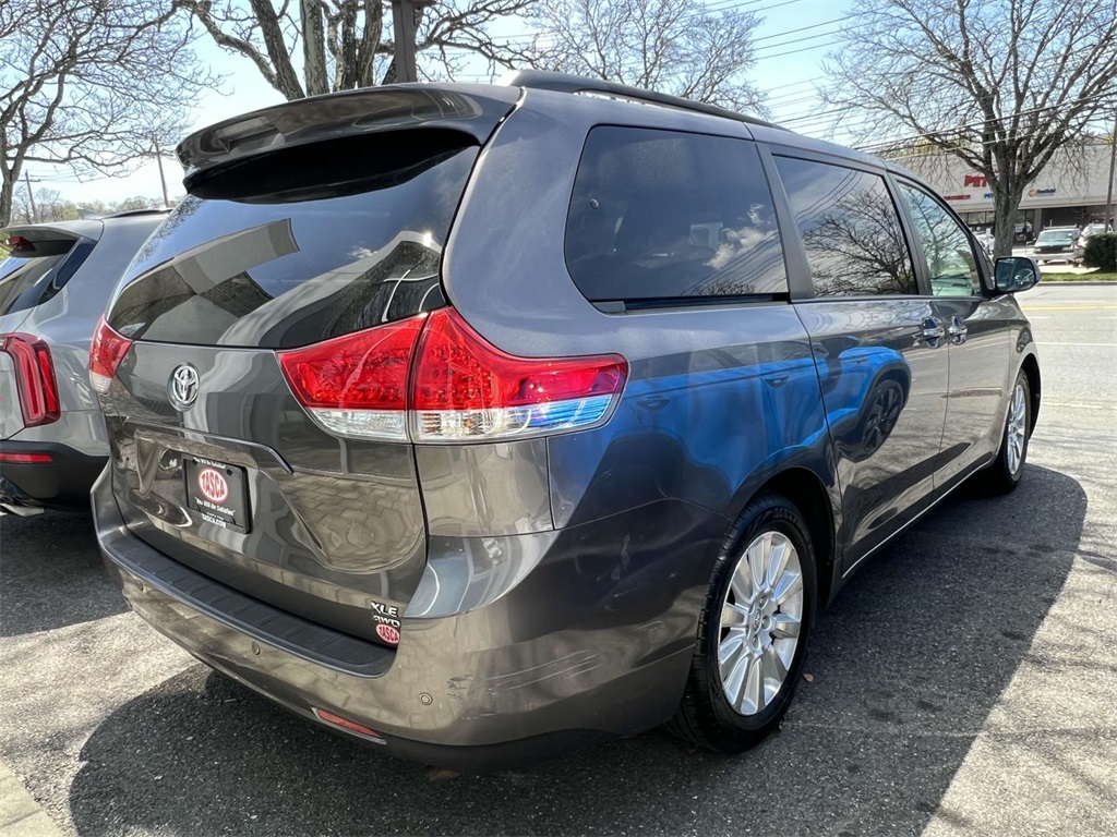 Vehicle image 4 of 37