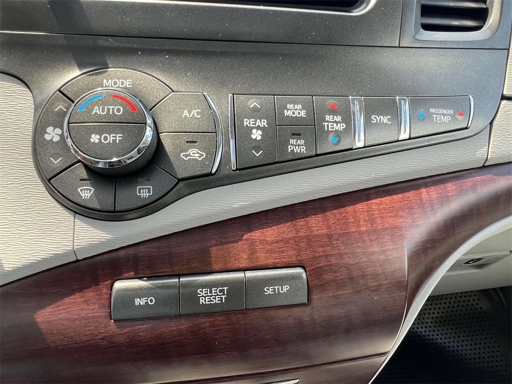Vehicle image 23 of 37