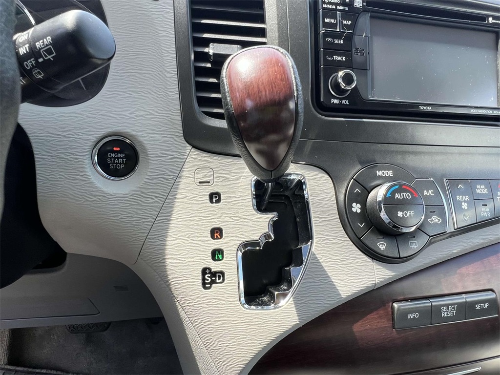 Vehicle image 24 of 37