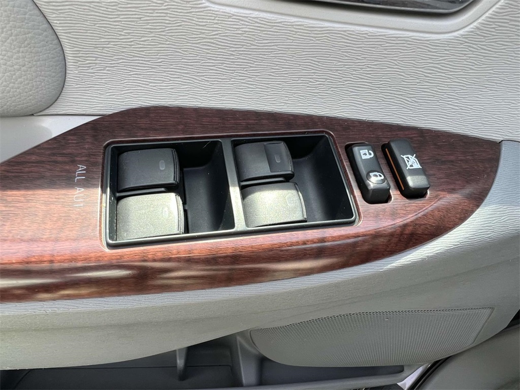 Vehicle image 18 of 37
